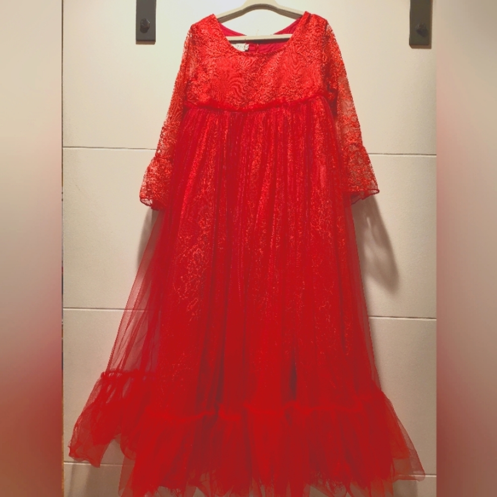 Is a Beautiful Full length Trish Scully dress in true Red!!
